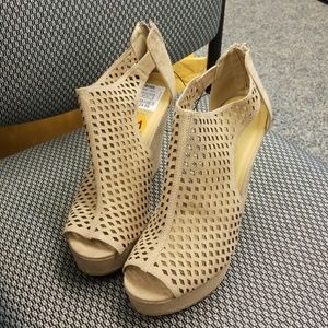 Chinese Laundry Wedges